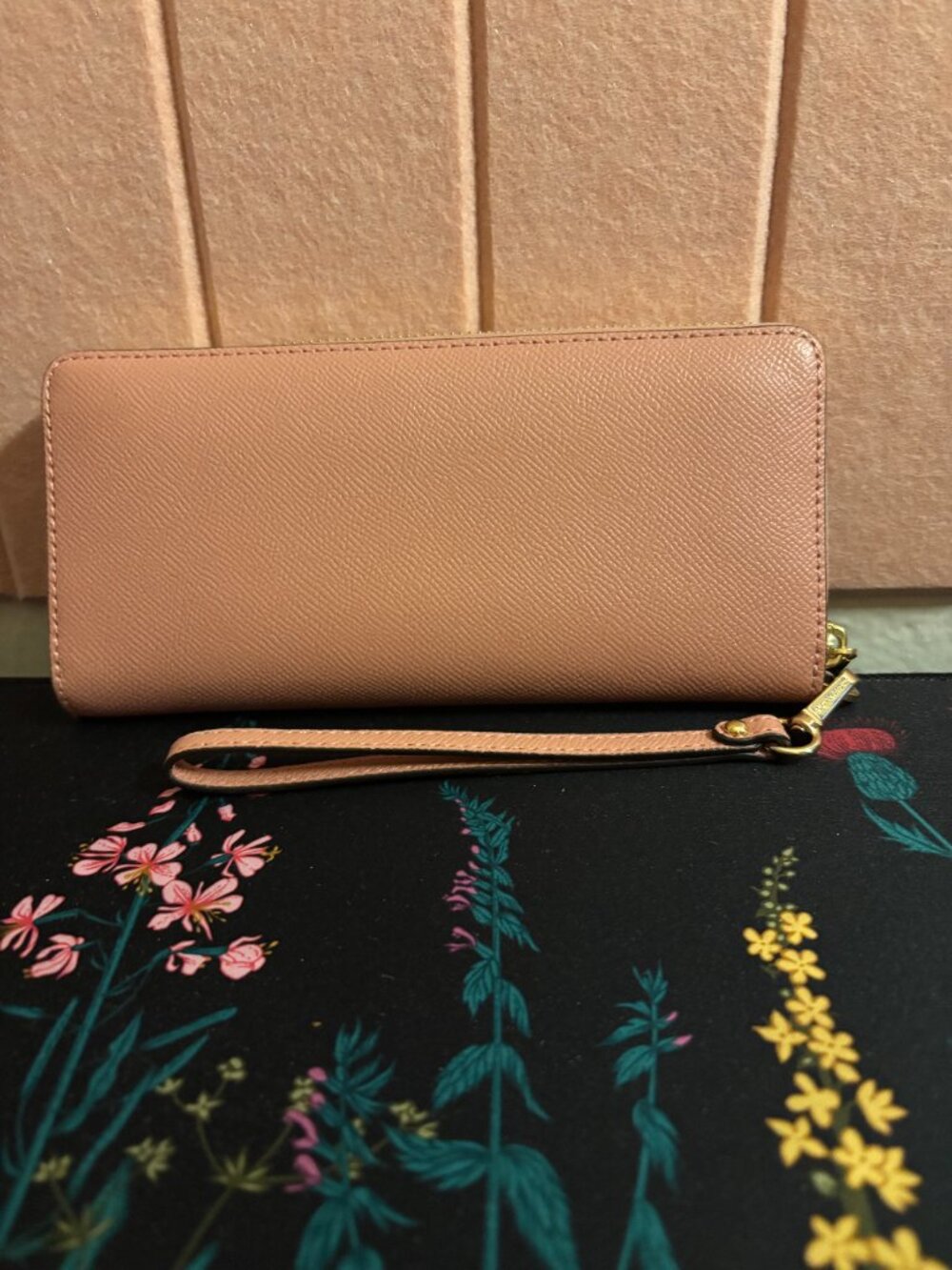Jet Set Travel Large Leather Continental Wallet - Picture 3 of 3